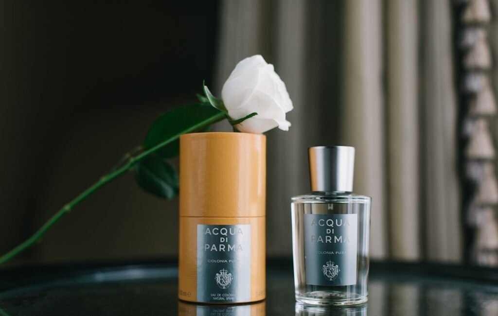 Colonia Pura Eau de Cologne bottle luxury citrus fragrance